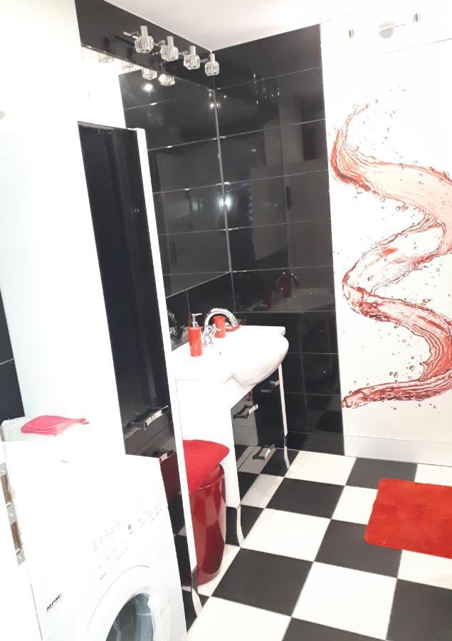 Apartament Centrum Panoramiczna Big Ben Z Balkonem-- Klimatyzacja-- Kielce Ngoại thất bức ảnh